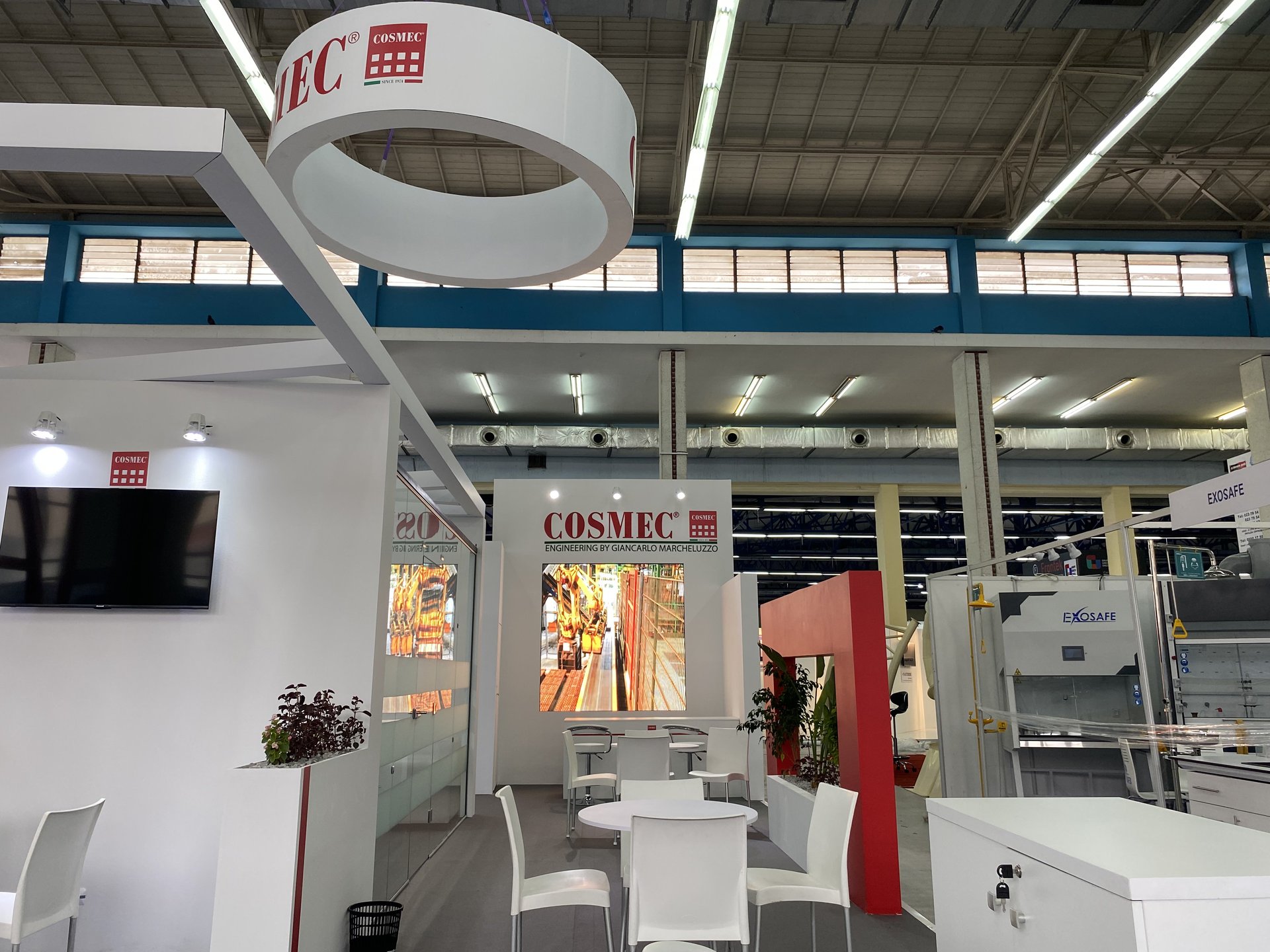 Cosmec Italy stand at Batimatec